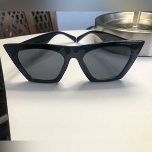 Cat-eye Sunglasses (Black)
